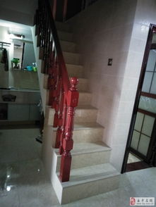 財富廣場精裝復式公寓 電梯直達，家具家電齊全，僅售43.9萬