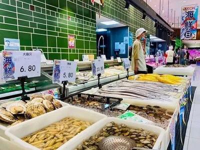 三文魚洗清“罪名”仍難挽市場頹勢，北京防疫轉向沖擊海鮮行業